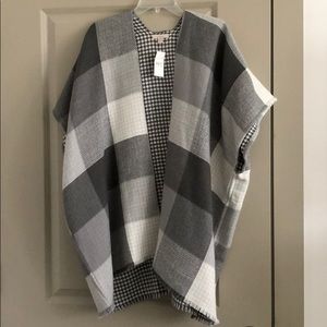 Grey/white Loft Poncho